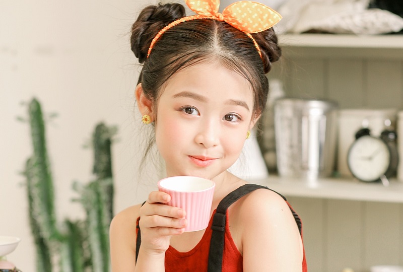 Đặt tên con gái sinh năm 2002 là gì để luôn bình an và xinh đẹp