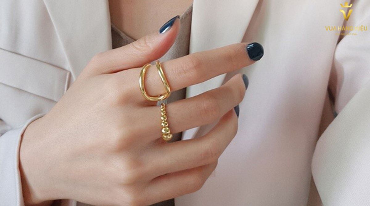 Tuổi canh thìn đeo nhẫn ngón nào để thu hút tài lộc, may mắn