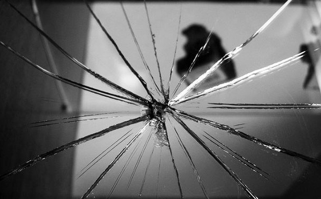 Nằm Mơ Thấy Kính Vỡ Đánh Con Gì? Giải Mã Giấc Mơ Thấy Kính Vỡ Đánh Số Mấy?