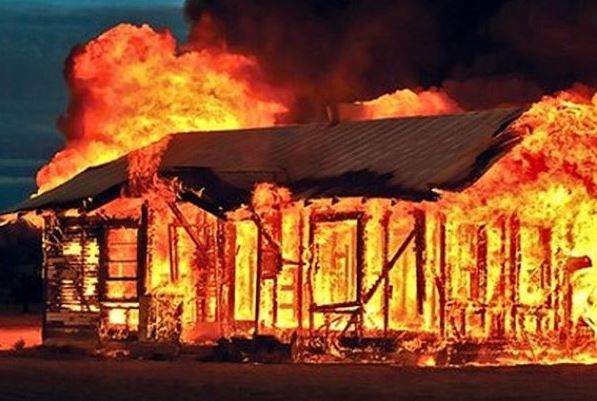 Nằm Mơ Thấy Lửa Cháy Nhà Đánh Con Gì? Giải Mã Giấc Mơ Thấy Lửa Cháy Nhà?