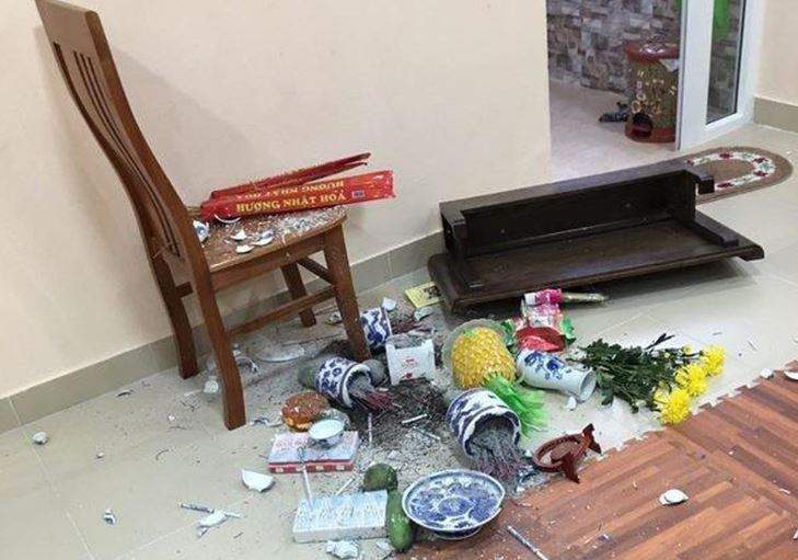 Nằm Mơ Thấy Bàn Thờ Bị Đổ Đánh Con Gì? Giải Mã Giấc Mơ Thấy Bàn Thờ Bị Đổ?